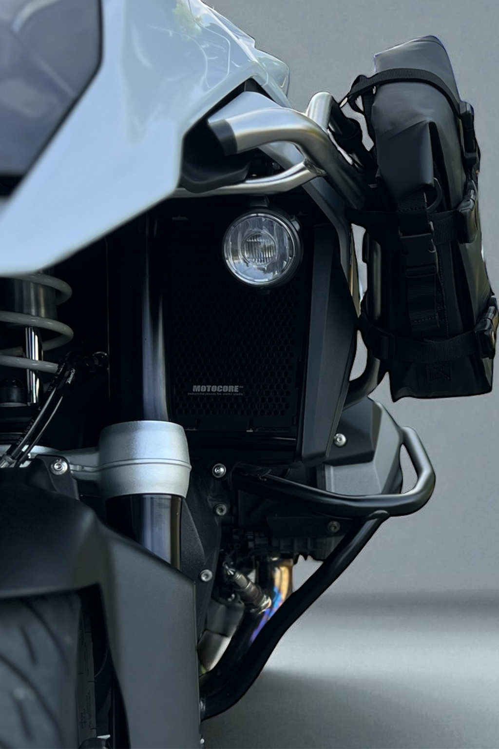 MOTOCORE™|R1300GS 不銹鋼車側防護保桿