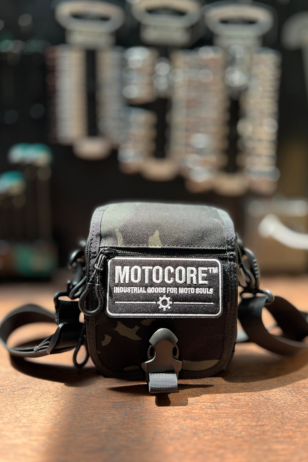 MOTOCORE™ 暗夜迷彩小腰包|輕裝出擊,四寶定位剛好