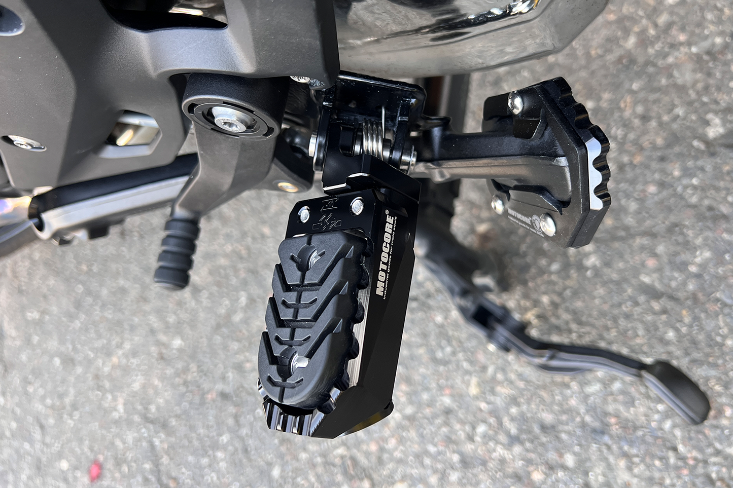 MOTOCORE® R1300GS 專用 I 雙模式自適應腳踏板