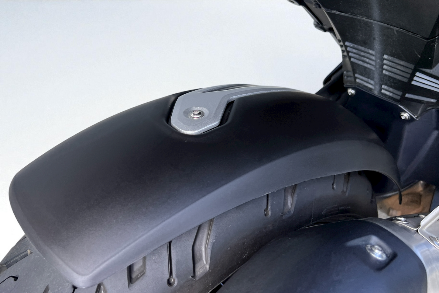 MOTOCORE® R1300GS 後輪內土除|CNC 鋁合金噴砂霧面防泥保護套件