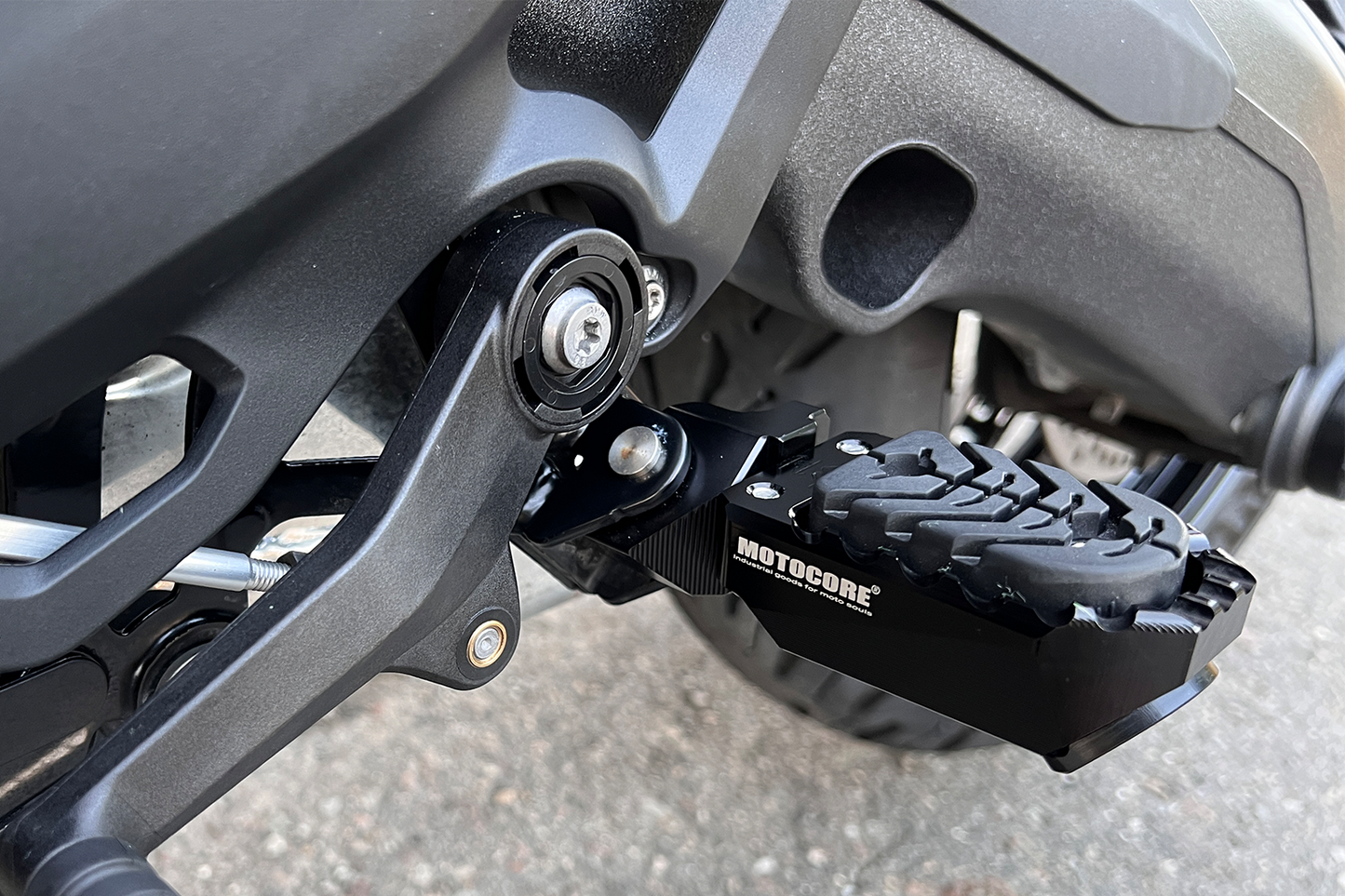 MOTOCOR﻿E® R1300GS 專用 I 雙模式自適應腳踏板