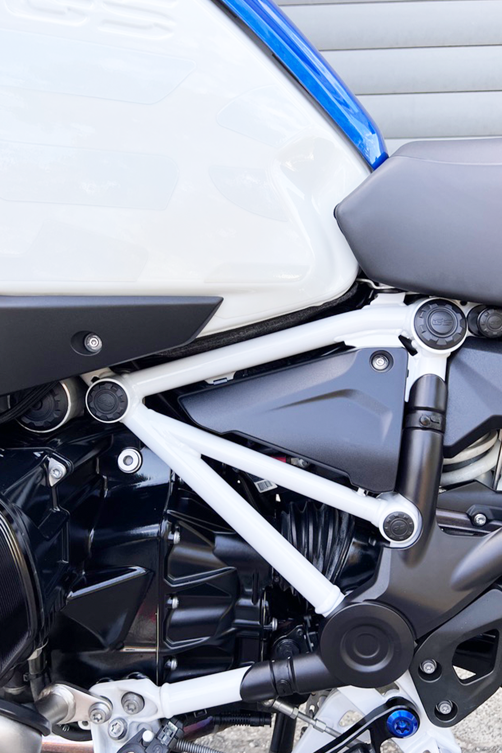 BMW R1250GS 車架管塞組｜防塵防水｜細節防護升級