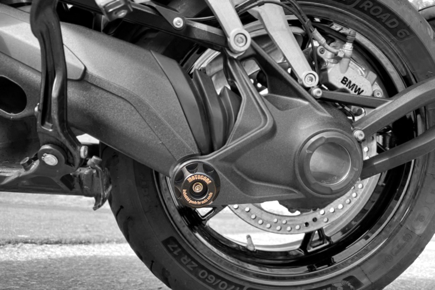 BMW R1250GS／R1300GS 後軸防倒保護球｜鋁合金 CNC 切削｜降低倒車損傷風險｜直上安裝