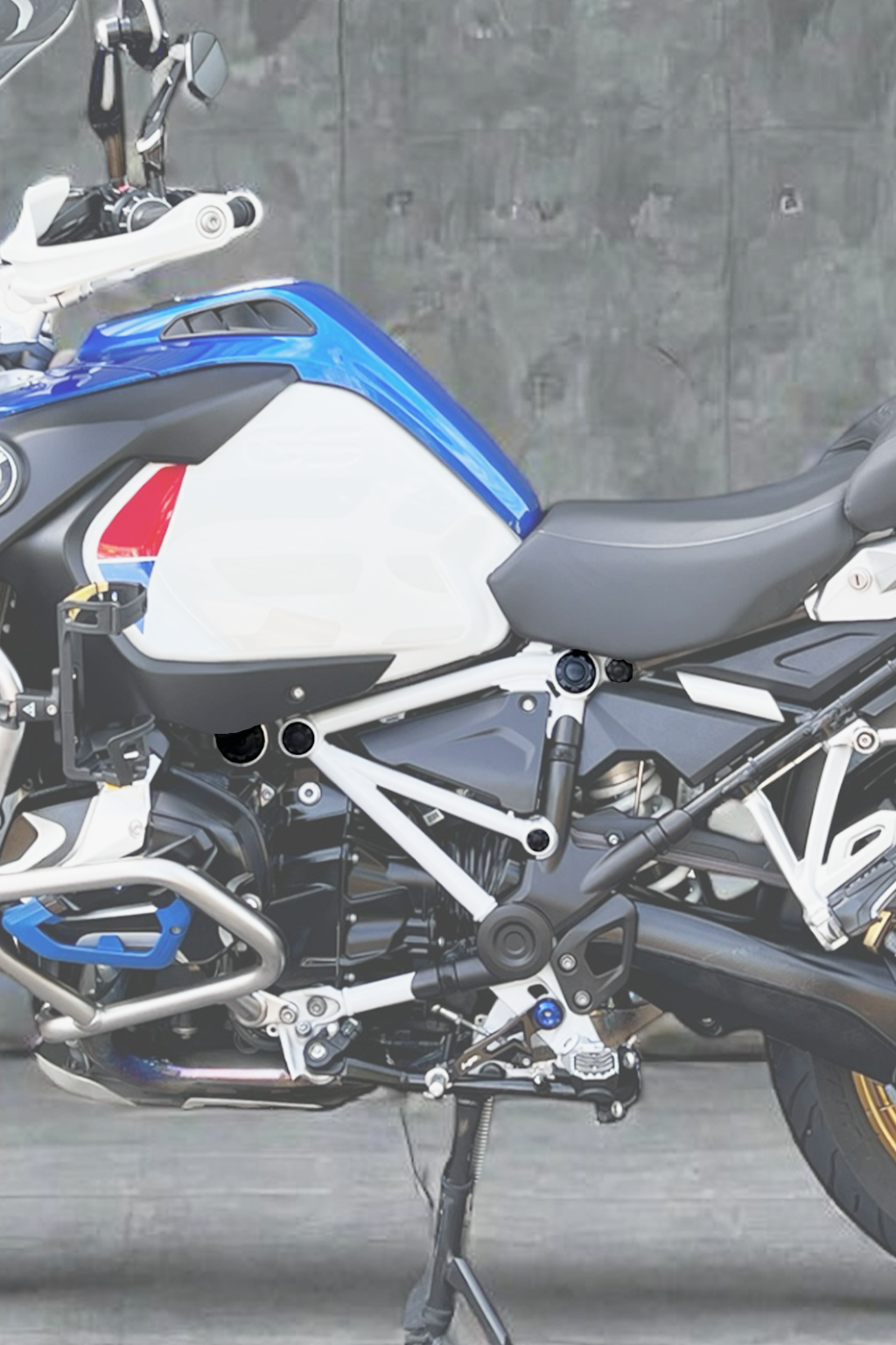 BMW R1250GS 車架管塞組｜防塵防水｜細節防護升級