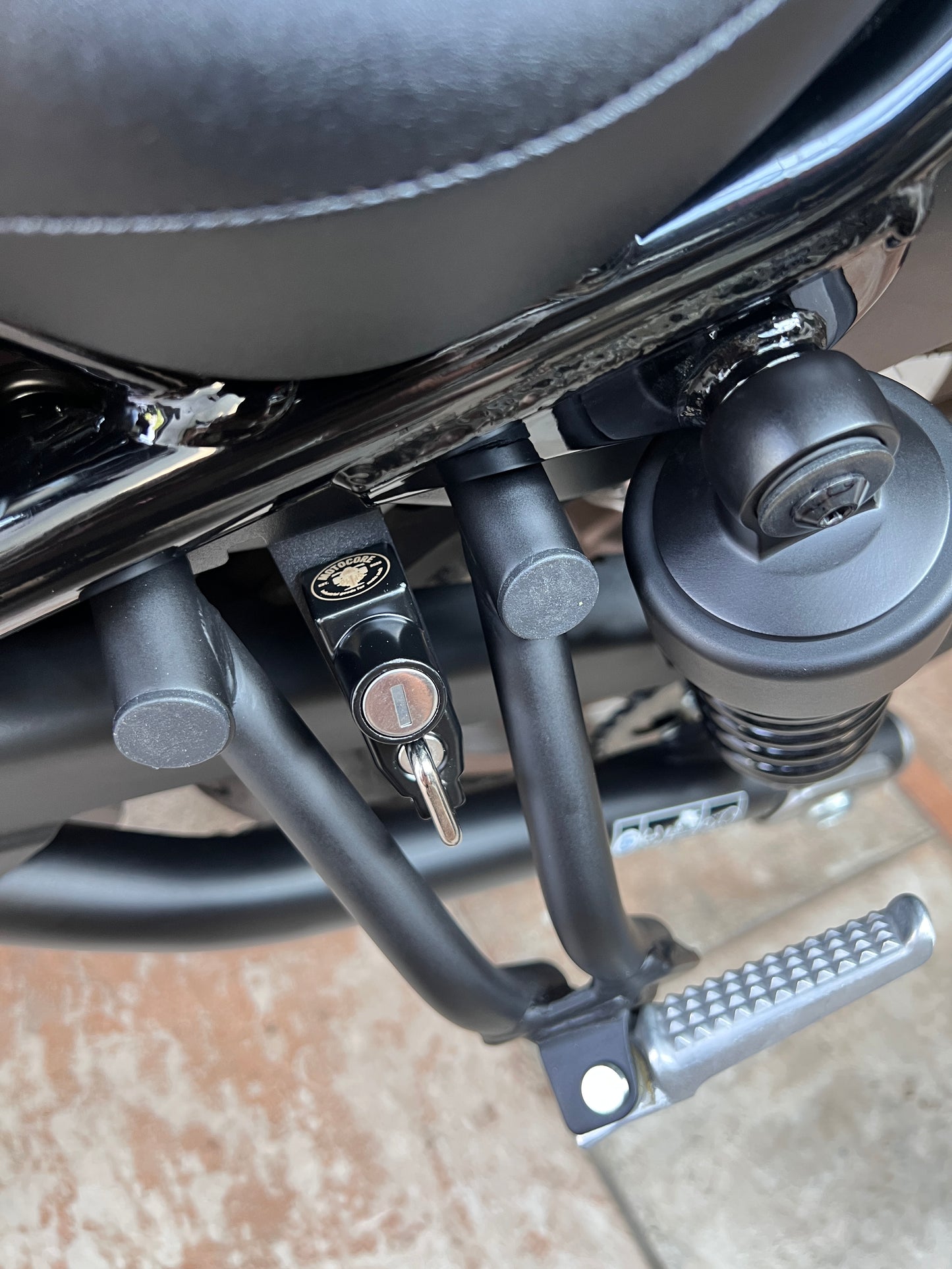 MOTOCORE™ 安全帽鎖｜REBEL500 專用