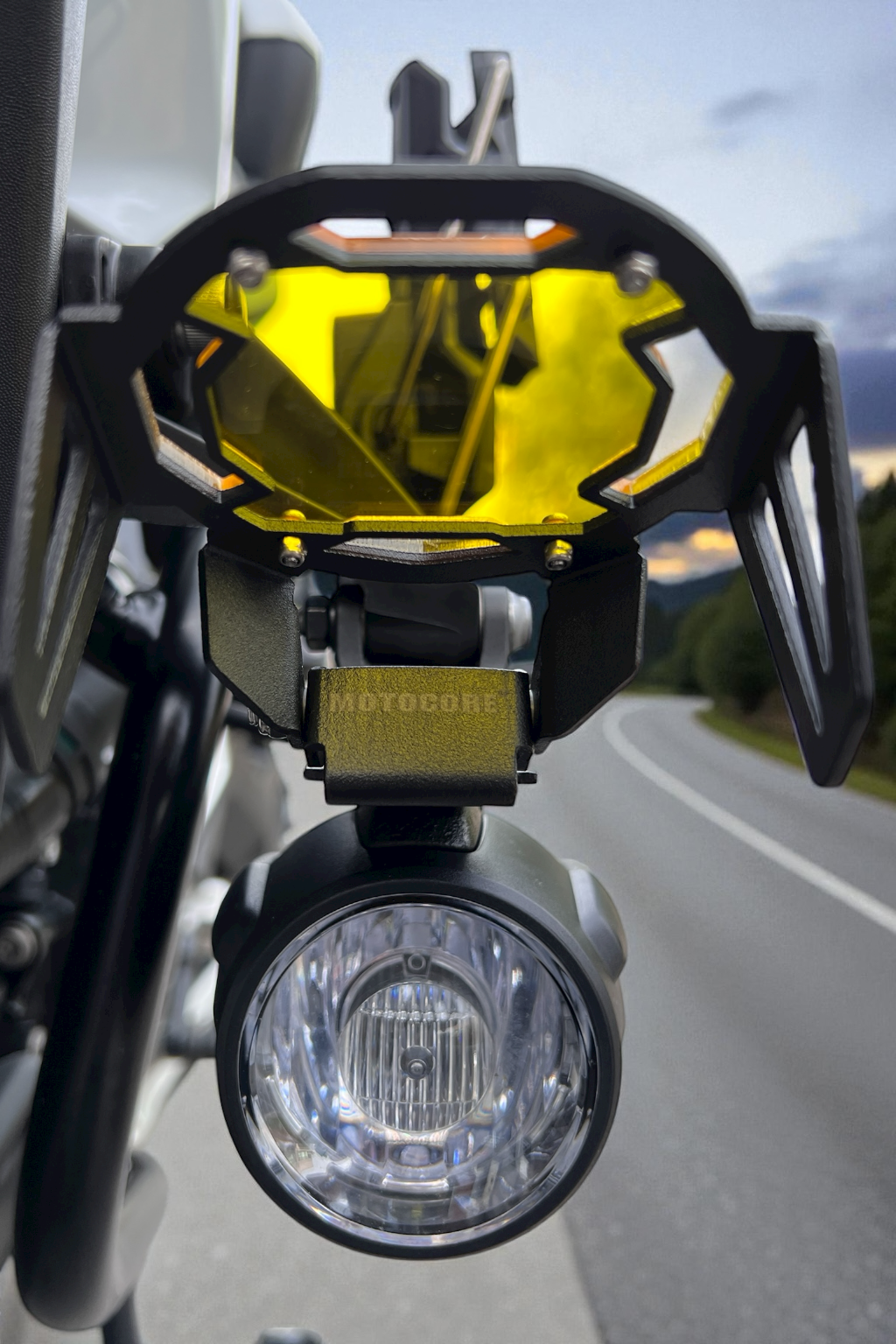 MOTOCORE® BMW 原廠補助燈專用保護罩｜防護 × 濃霧強化光學黃鏡｜