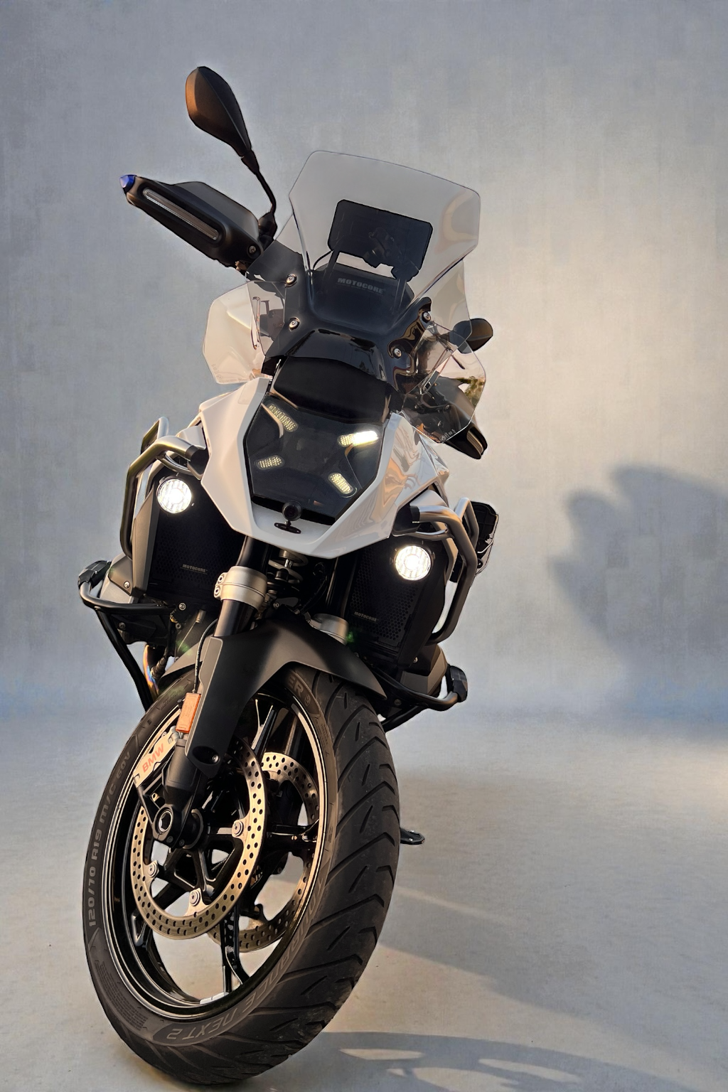 MOTOCOR﻿E® R1300GS 專用｜加長型 45cm 前擋風鏡（槍灰色）