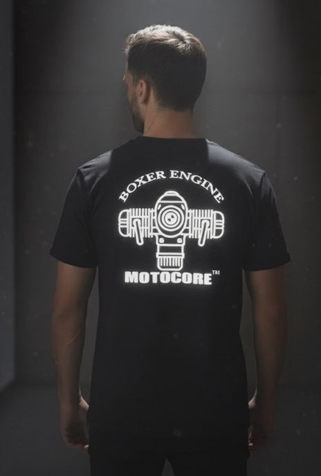 MOTOCORE® BOXER ENGINE 反光印花T｜致敬BMW水平對臥引擎經典結構